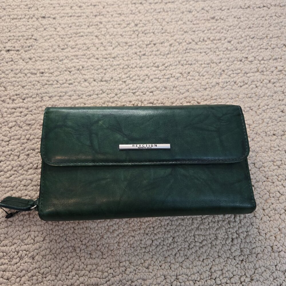 Reaction Kenneth Cole Genuine Leather Green Check Book Wallet